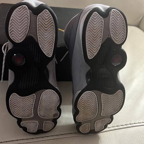 Nicely kept Air Jordan 13 Retro Sneakers M7/W9. Ready for school. - Picture 4 of 11